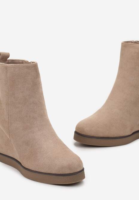 Ciemnobeżowe Botki na Koturnie z Imitacji Zamszu Sobetis