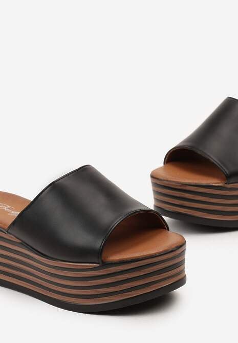 Czarne Klapki na Platformie z Wstawką Imitującą Drewno i Szerokim Paskiem Histia