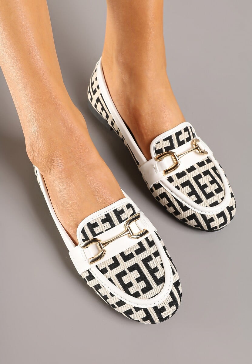 Białe Mokasyny z Ekozamszu z Ozdobną Metaliczną Aplikacją Nusarila