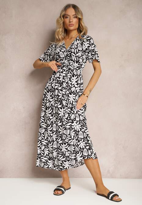 Czarno-Biała Wiskozowa Sukienka z Kopertowym Dekoltem z Gumką w Pasie i Materiałowym Dekoltem Gilemia