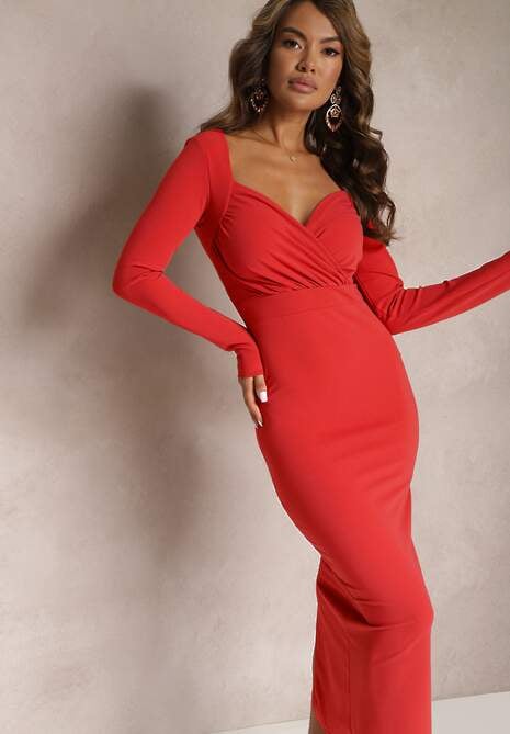 Czerwona Dopasowana Sukienka Maxi z Marszczeniem i Kopertowym Dekoltem Soleiai