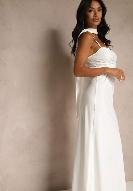 Biała Sukienka z Marszczeniem i Dodatkowym Szalem Zerona