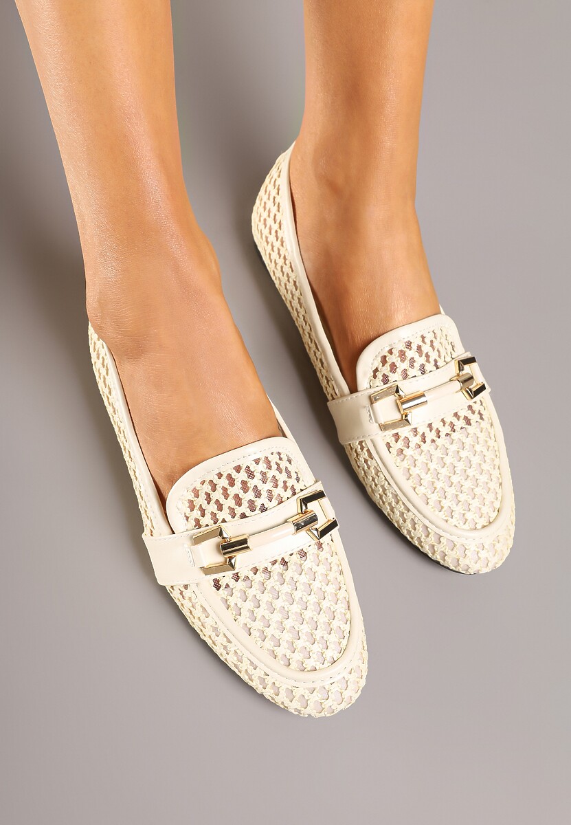 Beżowe Mokasyny Ozdobione Siateczkową Cholewką i Klamrą Zelure