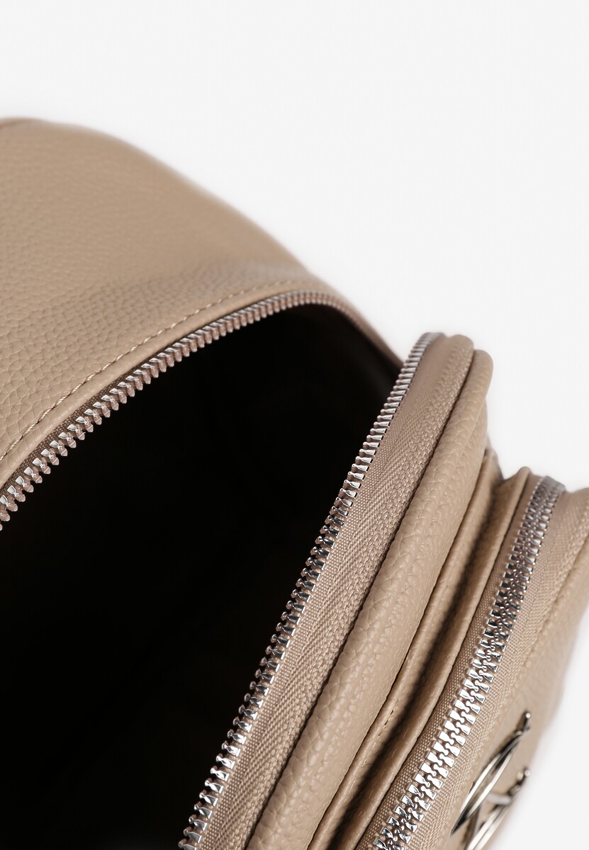 Beżowy Klasyczny Plecak Zdobiony Metalowym Detalem z Regulowanymi Szelkami Ravandelle