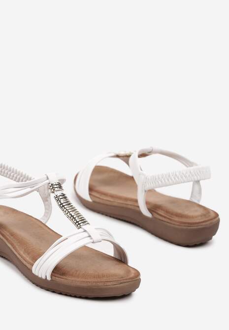Białe Płaskie Sandały Wsuwane z Metalowymi Ozdobami Testrine