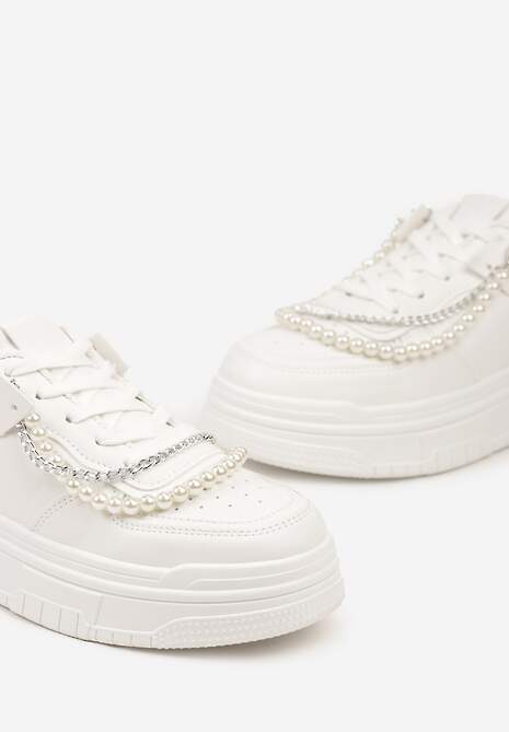 Białe Sneakersy na Platformie Wykończone Koralikami i Łańcuszkami Milandra