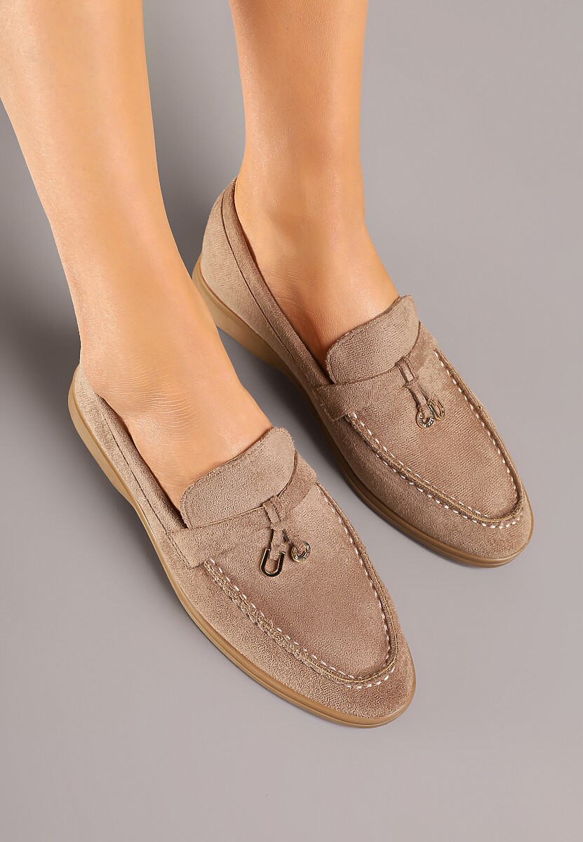 Ciemnobeżowe Mokasyny z Ekozamszu z Ozdobną Zawieszką Fevionea