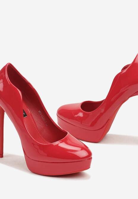 Czerwone Szpilki z Lakierowaną Asymetryczną Cholewką i Platformą Acilana