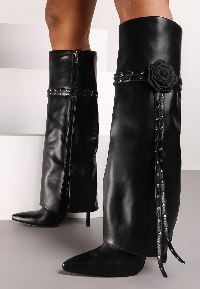 Czarne Kozaki na Szpilce z Kwiatami 3D Wywiniętą Cholewką i Paskami Merilana