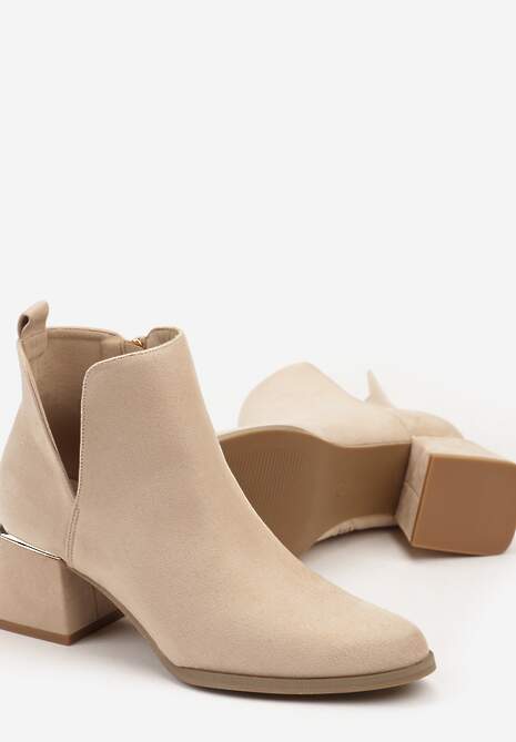 Beżowe Botki na Słupku z Wycięciem i Metaliczną Ozdobą Lorethra