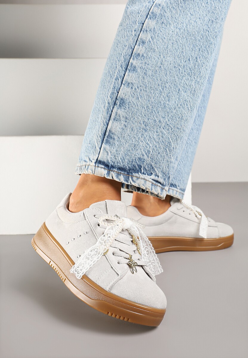 Szare Sneakersy na Niskiej Platformie z Aplikacjami i Kokardkami Divienne