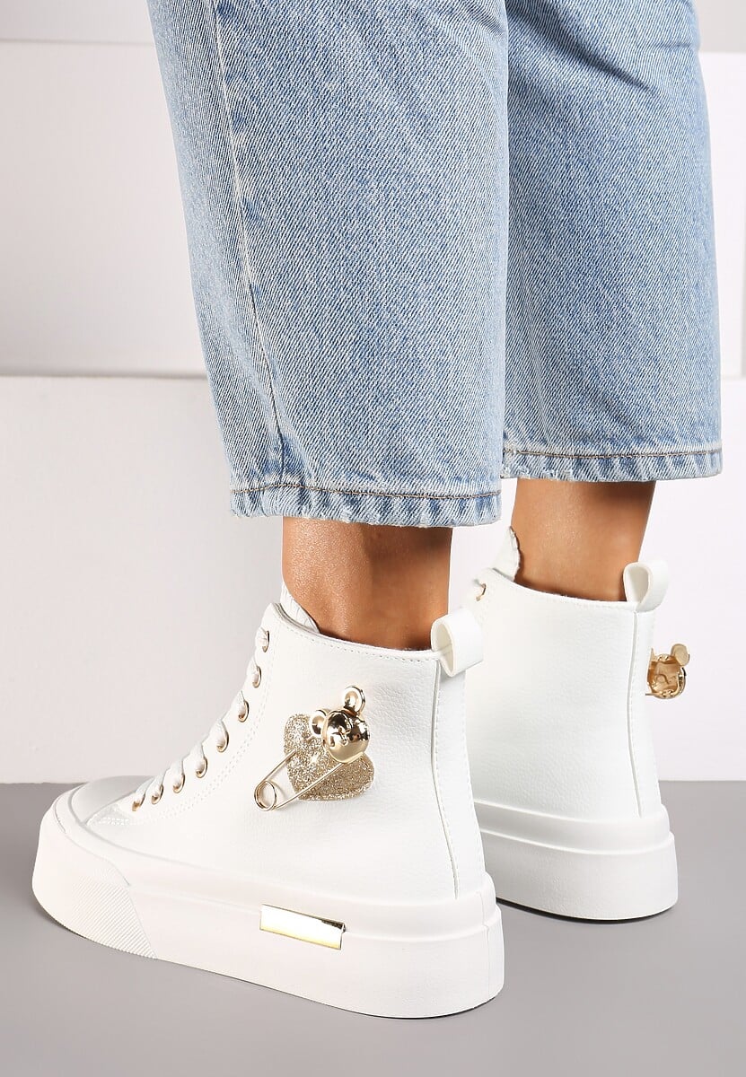 Białe Trampki z Wysoką Cholewką na Platformie Wykończone Brokatową Broszką Terilaina