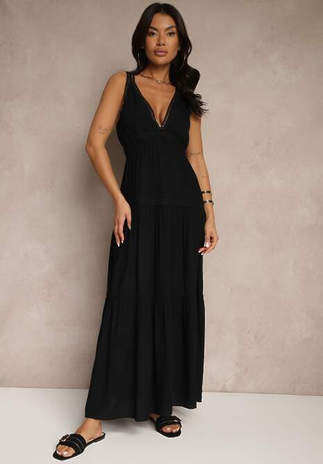 Czarna Sukienka z Wiskozą Ozdobiona Szydełkowym Motywem Mevelta