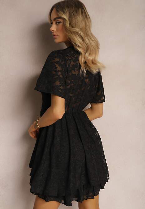 Czarna Rozkloszowana Sukienka z Dekoltem Zapinanym na Napy Tarae