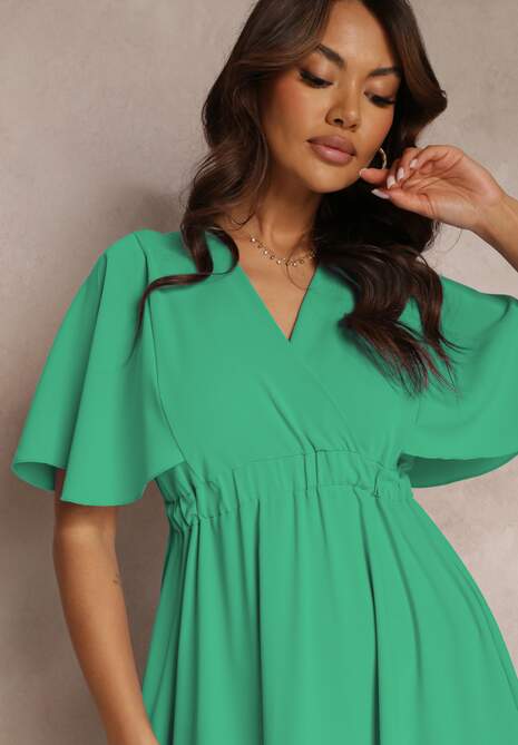 Zielona Sukienka z Gumką w Talii Krótkim Rękawem i Kopertowym Dekoltem Kelila