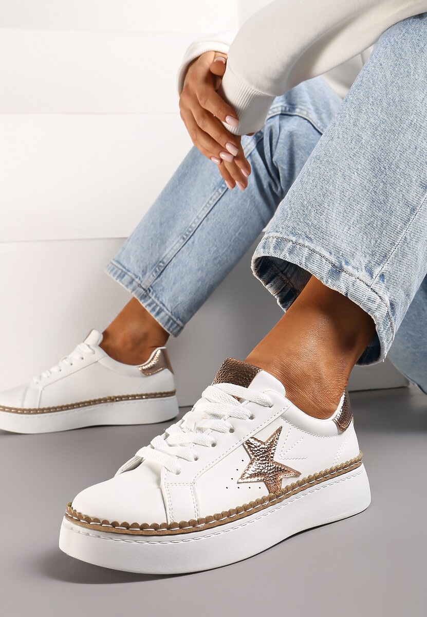 Biało-Szampańskie Płaskie Sneakersy ze Sznurowaniem i Metalicznymi Wykończeniami Delulla