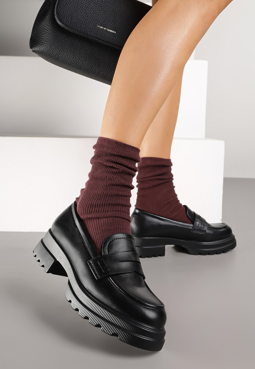 Czarne Mokasyny o Klasycznym Fasonie na Podeszwie ze Żłobieniami Grelena