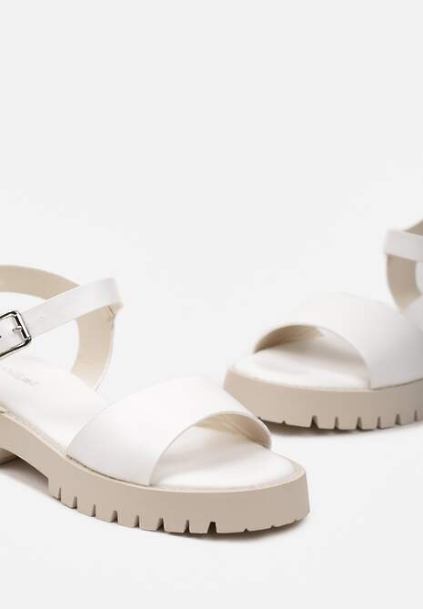 Białe Sandały na Grubej Podeszwie z Gładkiej Ekoskóry ze Sprzączką Drusa