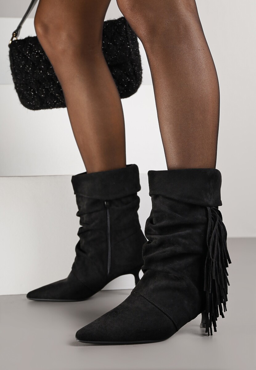 Czarne Wywinięte Botki na Kaczuszce Zdobione Marszczeniem i Frędzlami Gevea