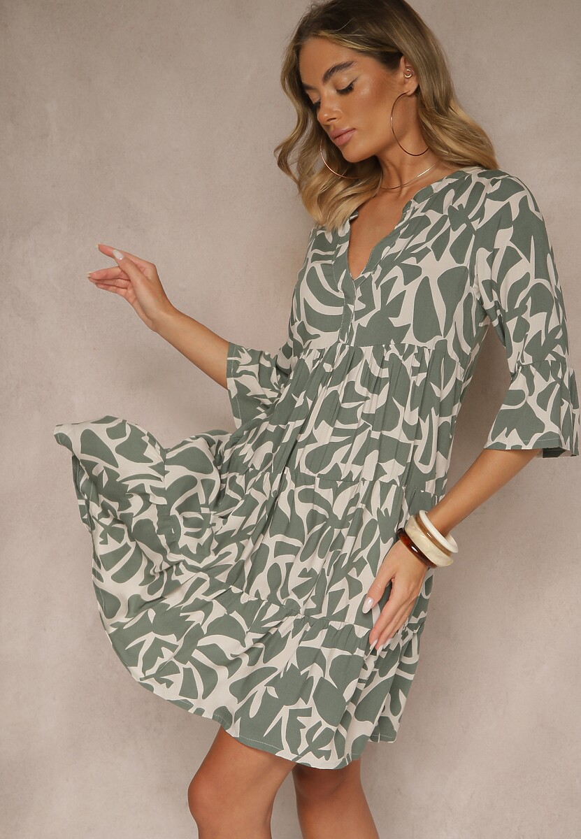 Ciemnozielona Sukienka z Wiskozy o Rozkloszowanym Kroju w Abstrakcyjny Wzór Lirese