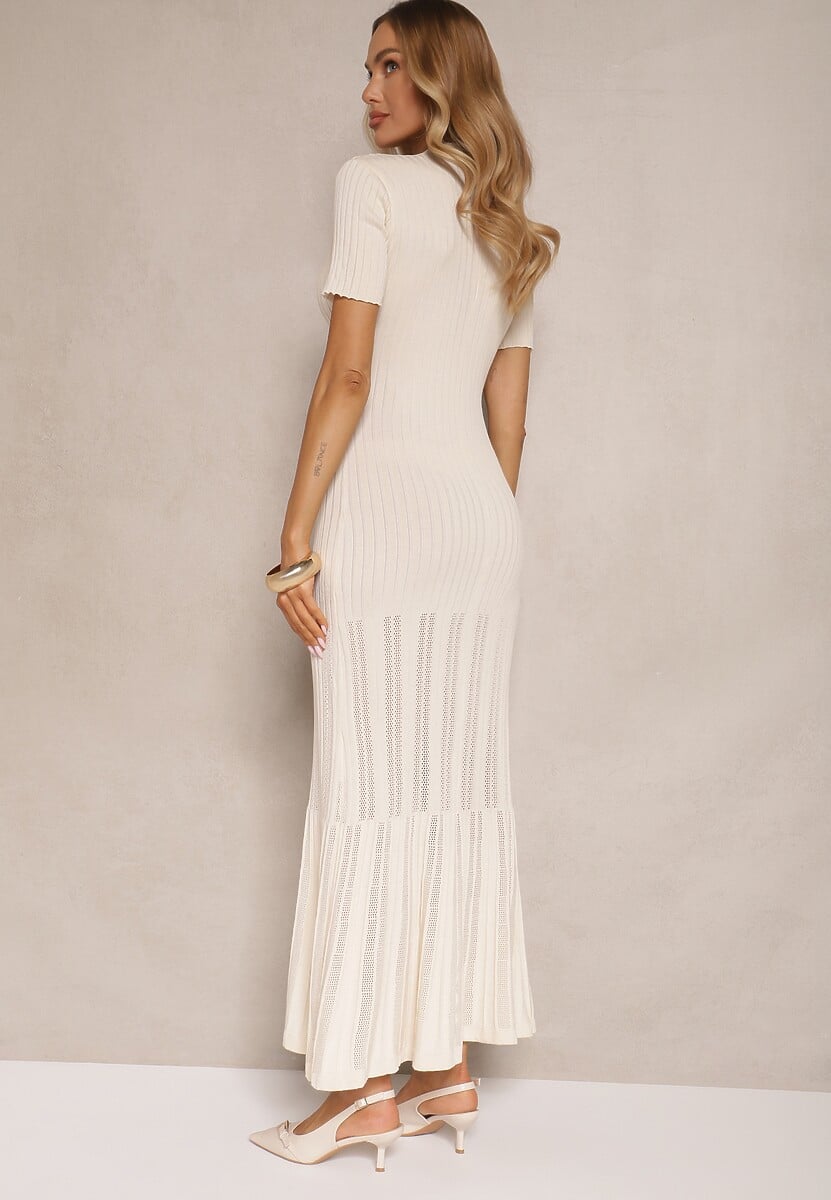 Jasnobeżowa Dopasowana Sukienka z Dzianiny z Wiskozą Zdobiona Guzikami i Falbaną Aluona