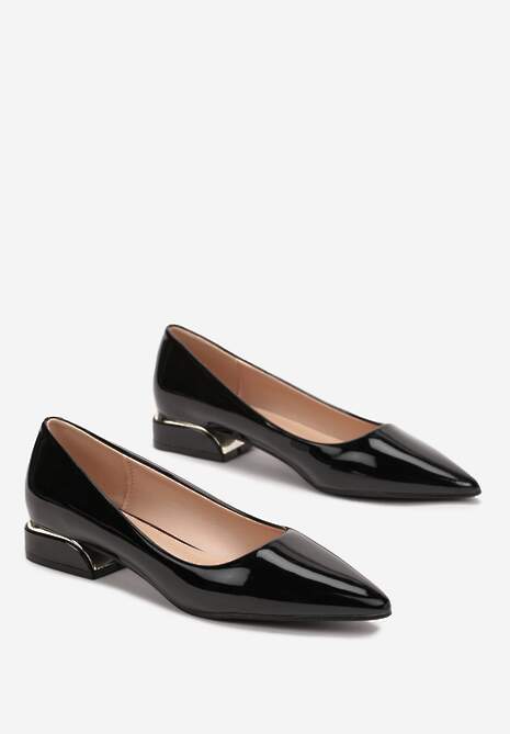 Czarne Lakierowane Wsuwane Czółenka na Płaskim Obcasie z Noskiem w Szpic Sakane