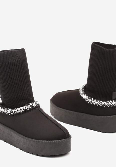 Czarne Śniegowce na Platformie z Ozdobną Dopasowaną Cholewką i Haftowanymi Obszyciami Tinnacilia