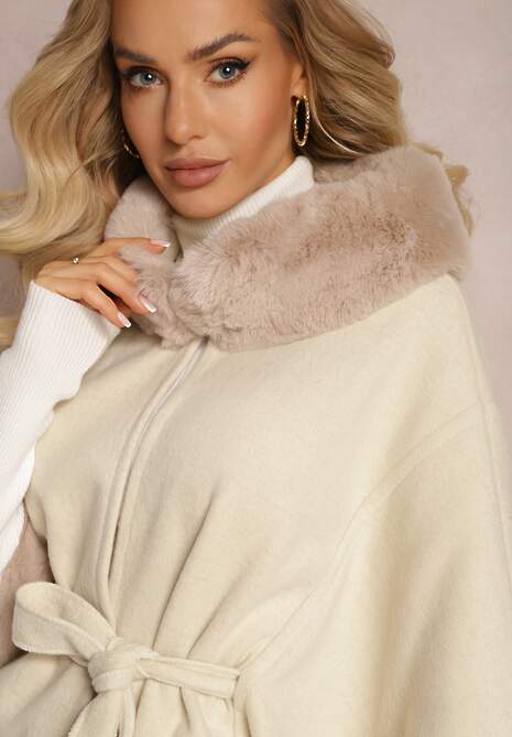 Beżowy Płaszcz Ponczo z Wiskozy z Paskiem i Futerkiem Roymessa