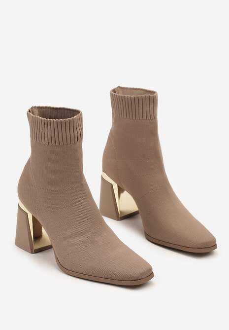 Ciemnobeżowe Botki na Słupku z Elastyczną Cholewką i Metaliczną Aplikacją Zarimere