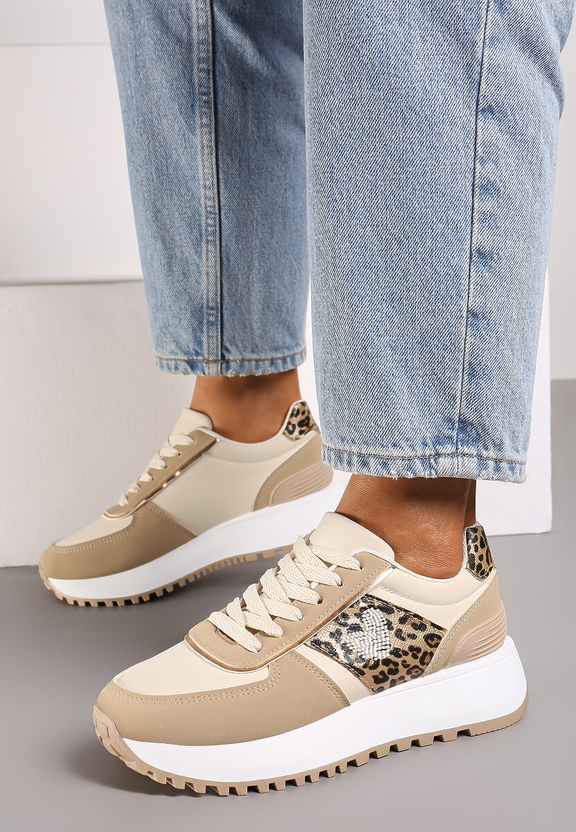 Ciemnobeżowe Sneakersy z Naszywką Serduszka i Piankową Platformą Timera