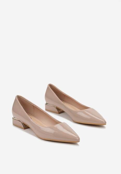 Beżowe Lakierowane Wsuwane Czółenka na Płaskim Obcasie z Noskiem w Szpic Sakane