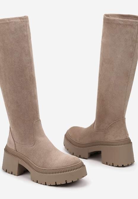 Ciemnobeżowe Długie Kozaki z Elastyczną Cholewką na Grubej Tłoczonej Podeszwie Hantrine
