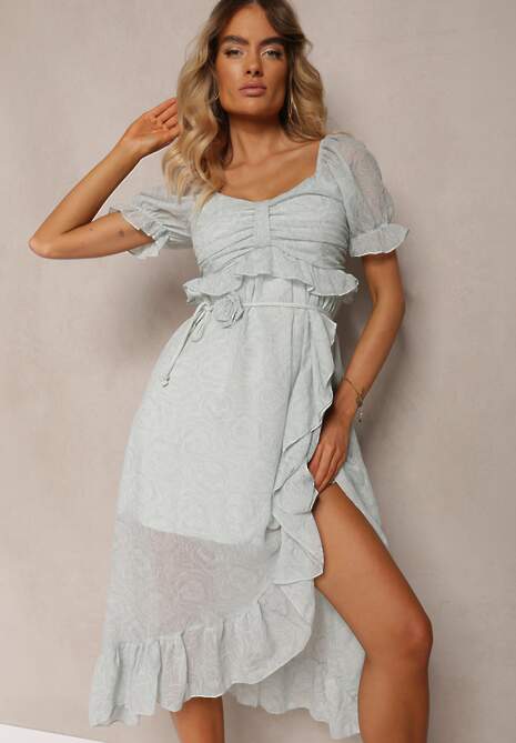 Zielona Rozkloszowana Sukienka z Falbankami i Bufiastymi Rękawami Zdobiona Broszką Simadea