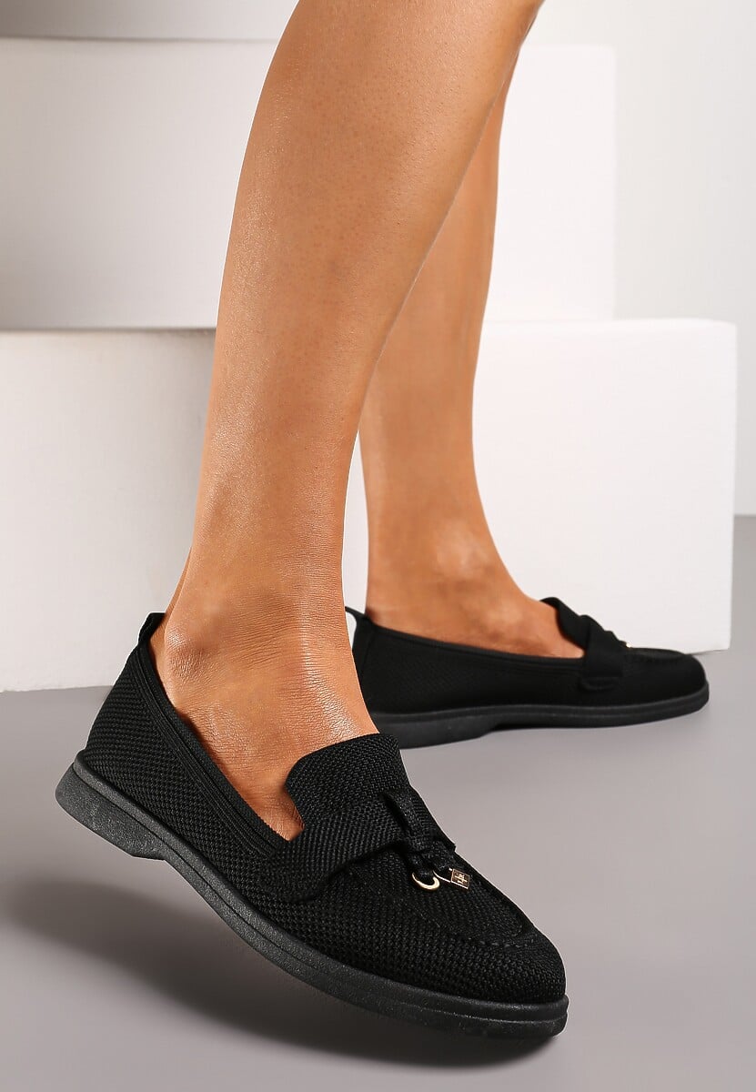 Czarne Wsuwane Mokasyny z Metalicznymi Ozdobami Sadiarca