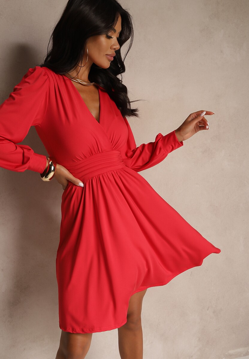 Czarna Sukienka z Wiskozą o Rozkloszowanym Kroju Selaitea