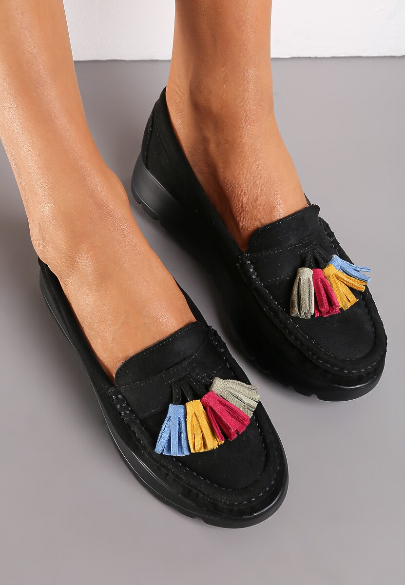 Czarne Półbuty ze Skórzaną Wkładką z Frędzlami i Podeszwą z Wycięciami Cesua