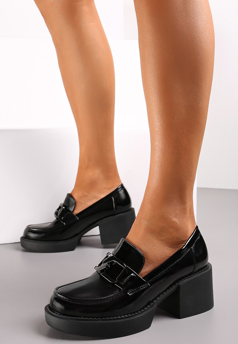 Czarne Lakierowane Półbuty w Stylu Mokasynów na Obcasie ze Skórzaną Wkładką Sahali