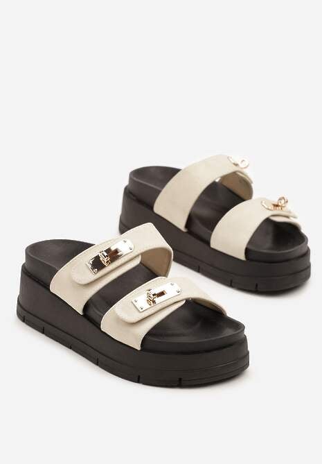 Beżowe Klapki na Koturnie Zdobione Metalicznymi Aplikacjami Lilivaria