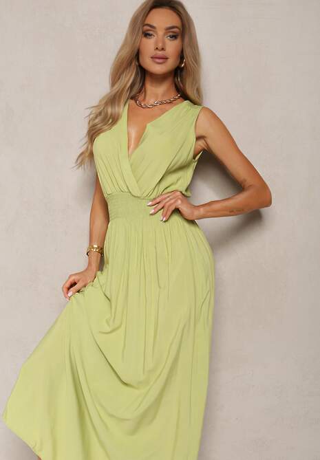 Zielona Taliowana Sukienka z Wiskozy Wykończona Gumkami w Talii i Kopertowym Dekoltem Kairidia