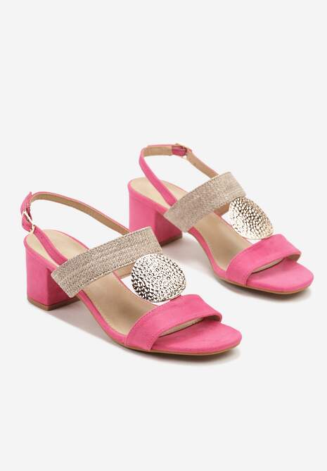 Fuksjowe Sandały na Słupkowym Obcasie z Tłoczoną Aplikacją Nuilseli