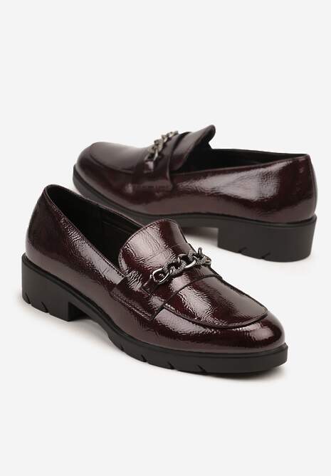 Bordowe Mokasyny Lakierowane Ozdobione Metaliczną Aplikacją Bemoste