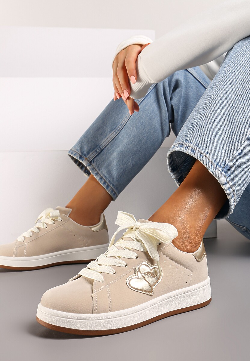 Beżowe Sneakersy z Naszywką w Kształcie Serc Usitala