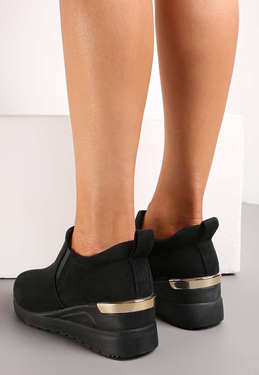 Czarne Sneakersy z Elastyczną Cholewką na Ozdobnym Koturnie Poffis