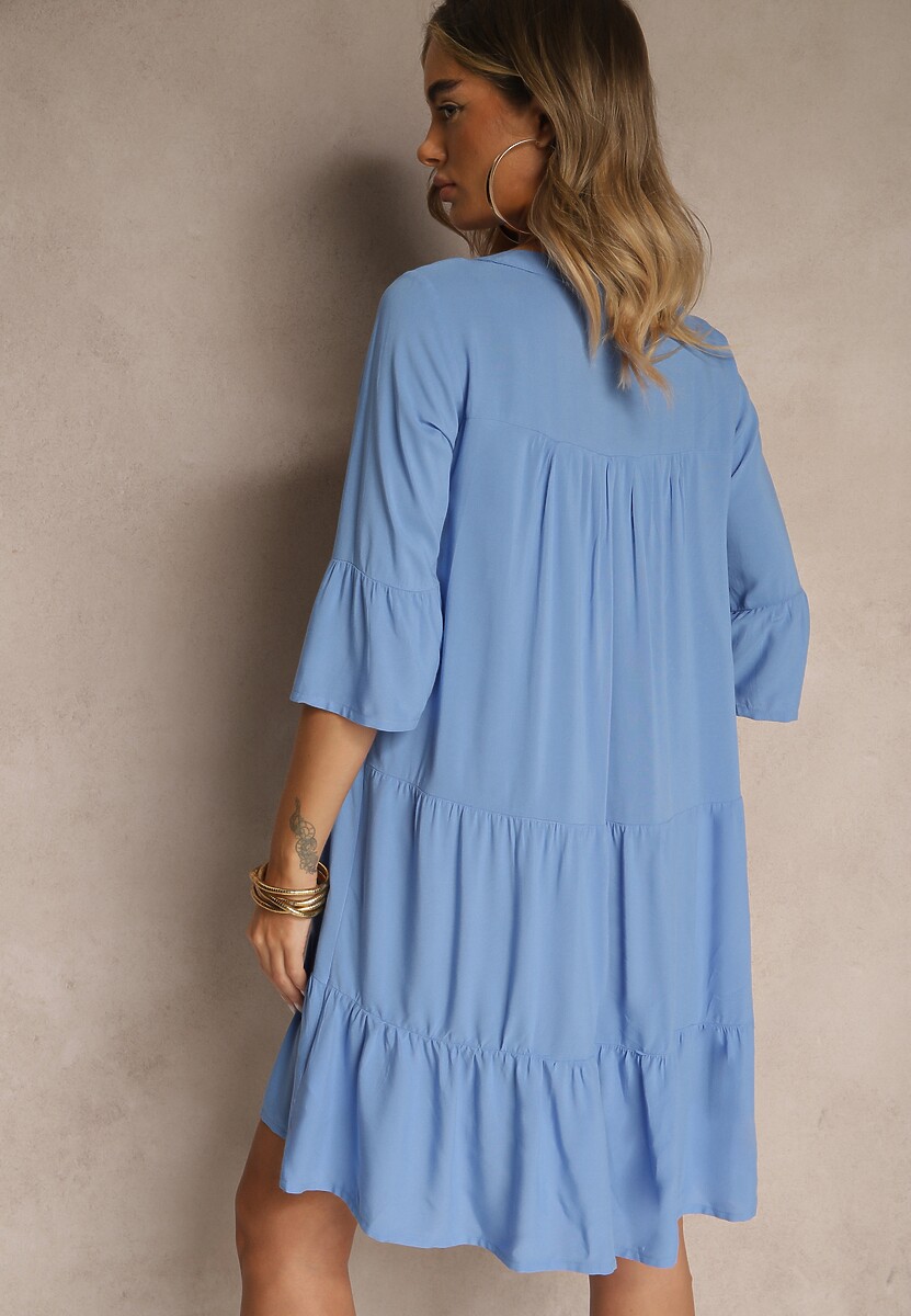 Niebieska Wiskozowa Sukienka o Rozkloszowanym Kroju Ozdobiona Falbanami Lirione