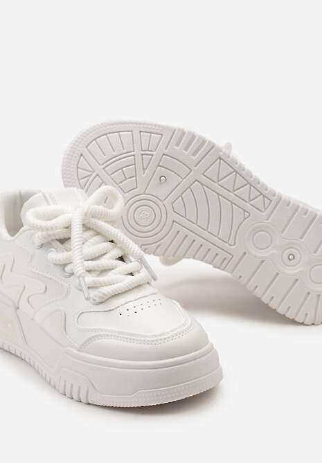 Białe Sneakersy z Szerokimi Sznurowadłami Ozdobione Tłoczeniami i Wstawką przy Podeszwie Ulares