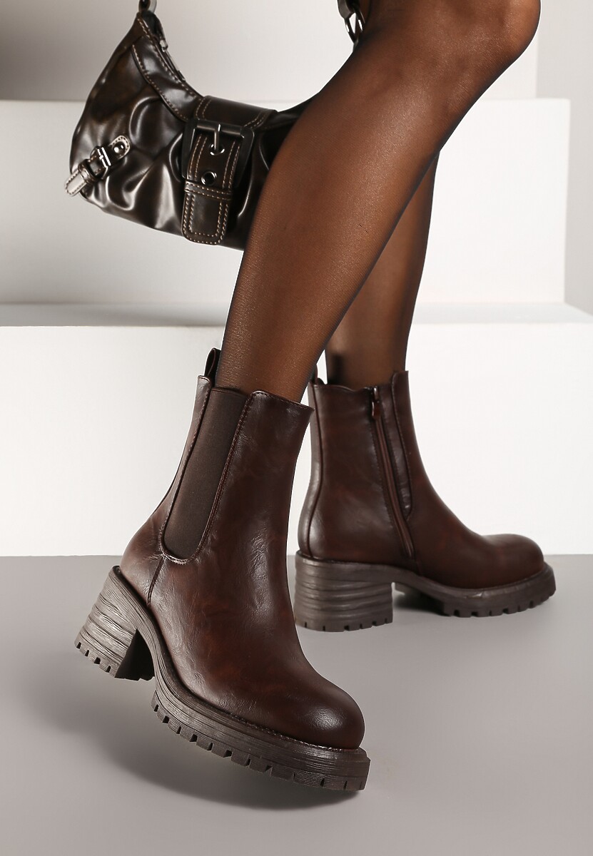 Ciemnobrązowe Ocieplone Botki na Słupku w Stylu Sztybletów Ozdobione z Boku Gumką Crethea
