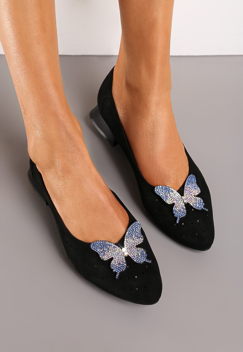 Czarne Czółenka Ozdobione Motylkiem i Ażurową Perforacją ze Skórzaną Wkładką Wellamo