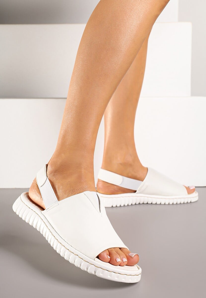 Białe Sandały Vices z Ekozamszu na Podeszwie Zdobionej Żłobieniami Saruvelle