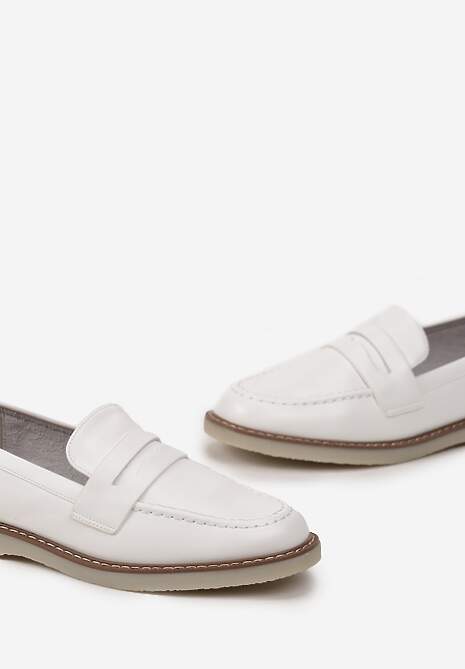 Białe Klasyczne Mokasyny Ozdobione Wstawką i Przeszyciem Berdafa