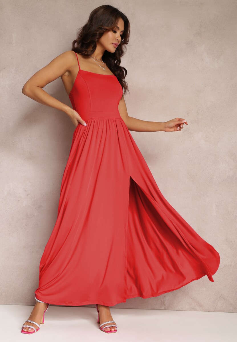 Czerwona Rozkloszowana Sukienka Maxi na Cienkich Ramiączkach z Rozporkiem Weslyn